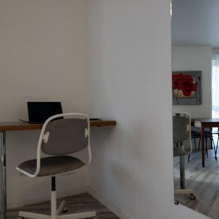 Superb Modern Apartment กลีชี ภายนอก รูปภาพ
