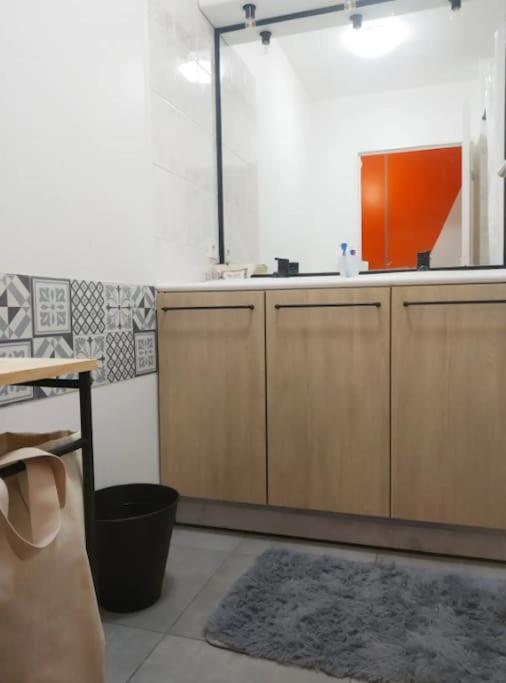 Superb Modern Apartment กลีชี ภายนอก รูปภาพ