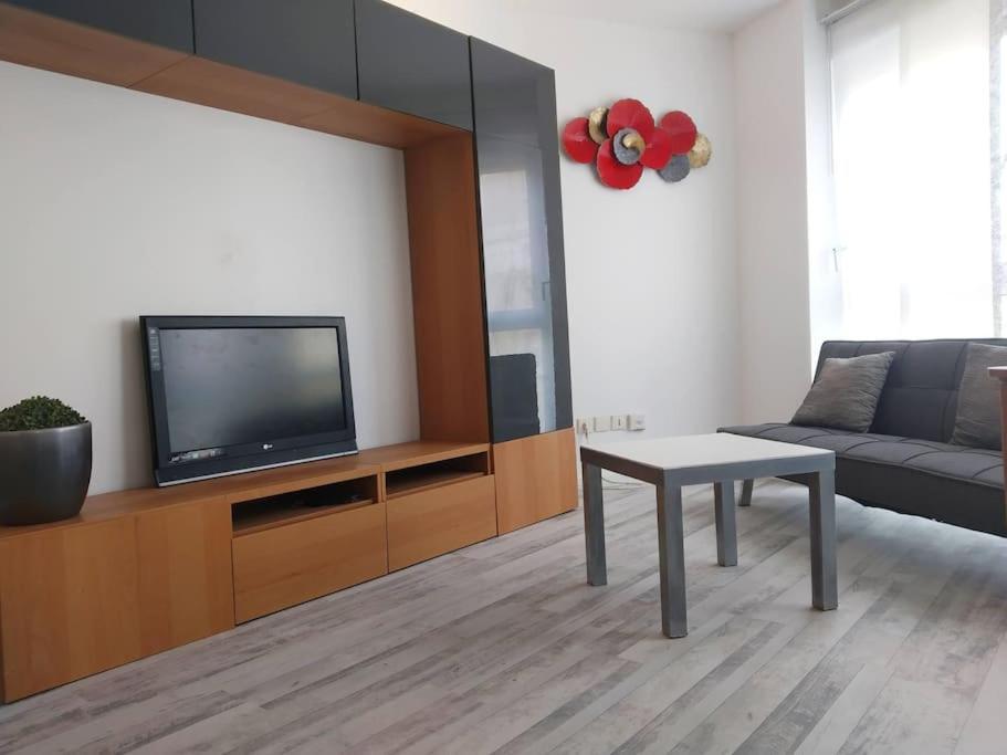 Superb Modern Apartment กลีชี ภายนอก รูปภาพ