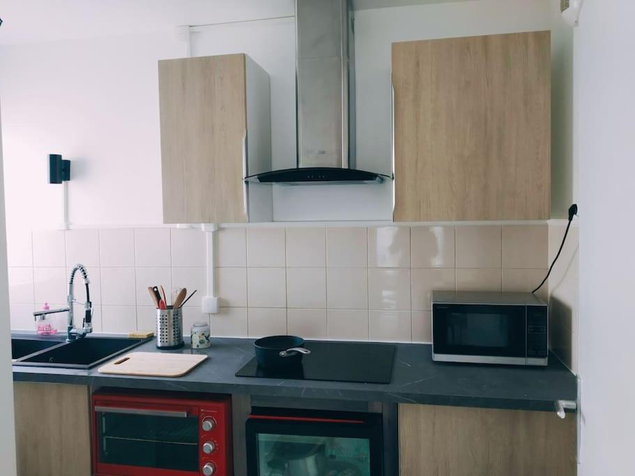 Superb Modern Apartment กลีชี ภายนอก รูปภาพ
