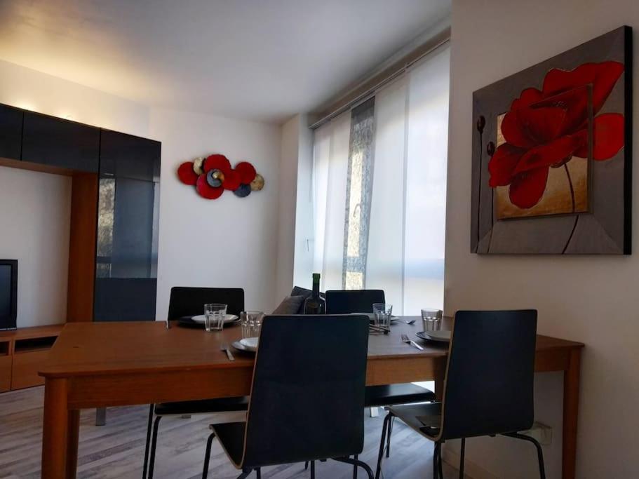 Superb Modern Apartment กลีชี ภายนอก รูปภาพ